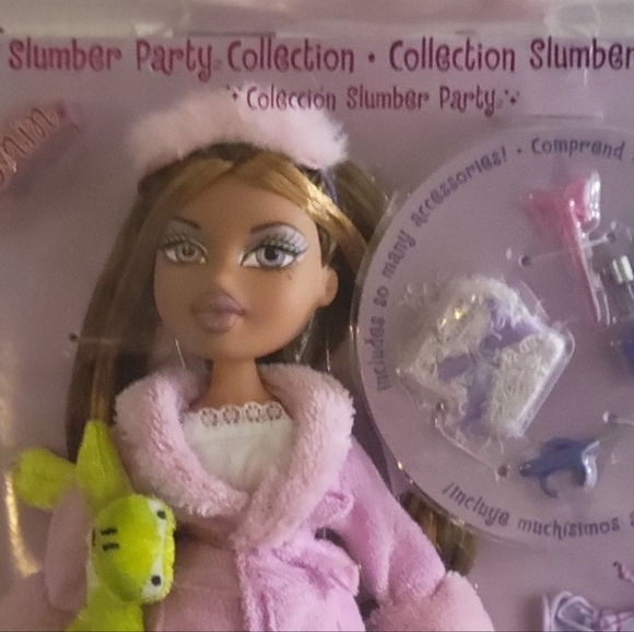 NIB 2024 Bratz Slumber Party "Yasmin" Fashion Doll With Accessories Ages 6 & Up - Picture 6 of 11